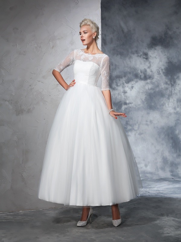 Ball Gown Scalloped-Edge Half Sleeve Tulle Wedding Dress