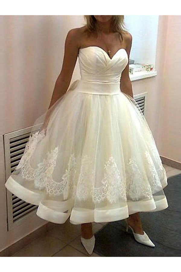 Ball Gown Sweetheart Sleeveless Tulle Wedding Dress